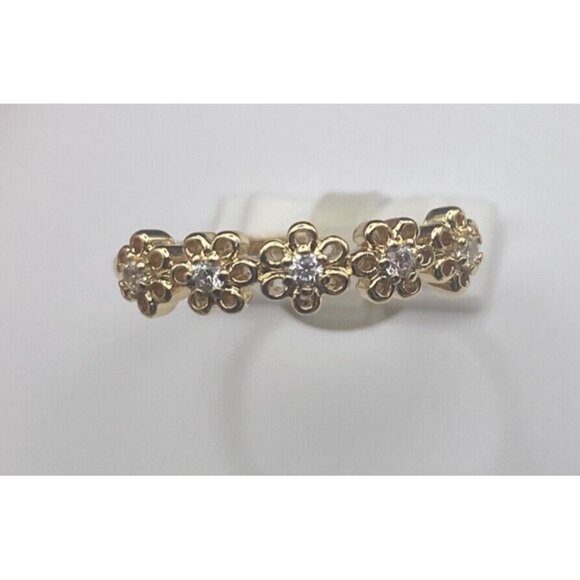 NWT Band Ring 18k Gold Plate Over Brass Essentials Sz 6 Retail $50 Dainty Flower - Picture 2 of 6